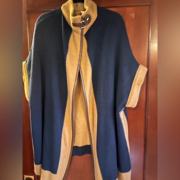 Anthropologie Shiloh Two-Tone Cape with faux leather buckle - Picture 3 of 5